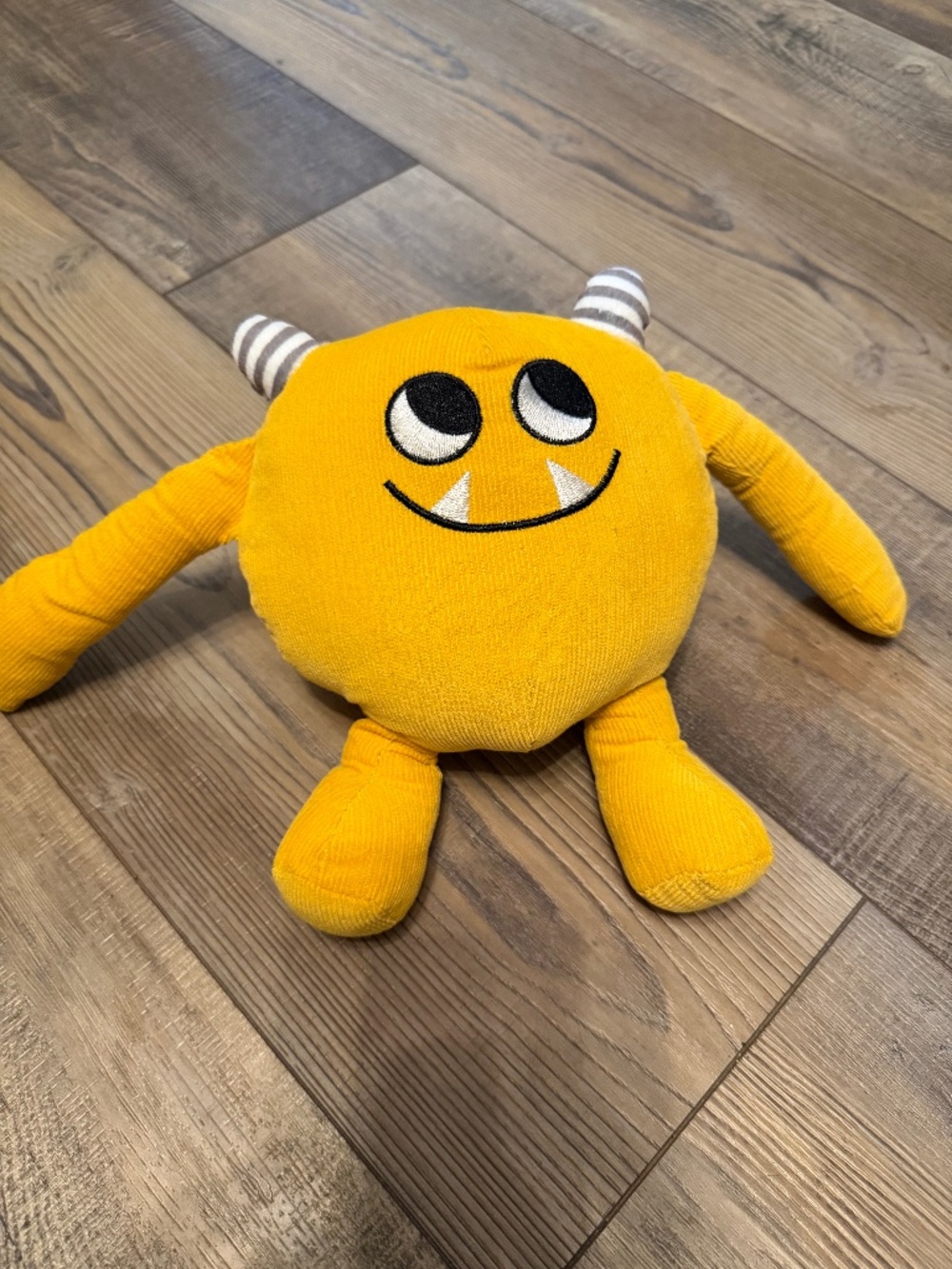 Nibbles the Book Monster Yellow Soft Plush Toy Small 6-14 in 2016 ITP/2100